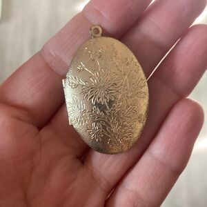 Floral Oval Gold Locket Pendant